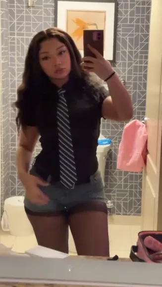 Mariiiisel Schoolgirl Outfit Tease OnlyFans Video Leaked