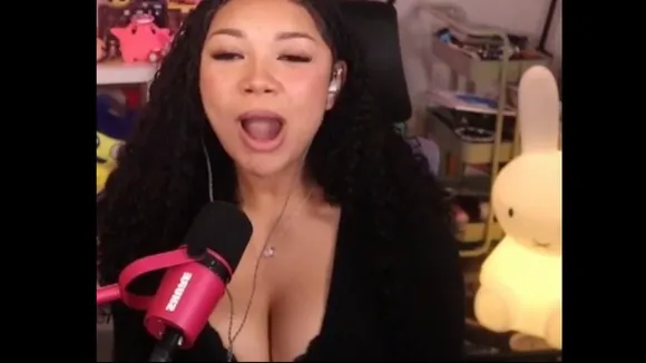 Mariiiisel Deep V Neck Tease OnlyFans Video Leaked