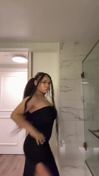 Mariiiisel Black Strapless Dress Tease OnlyFans Video Leaked