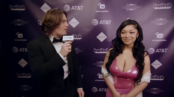 Mariiiisel Shiny Pink Dress Tease OnlyFans Video Leaked
