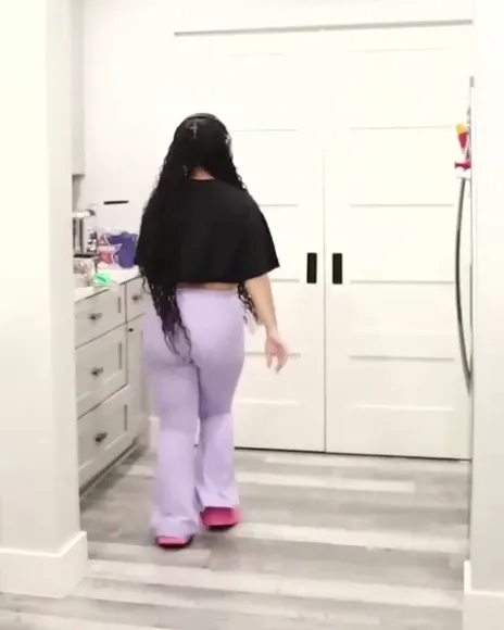 Mariiiisel Tight Pants Ass Shake OnlyFans Video Leaked