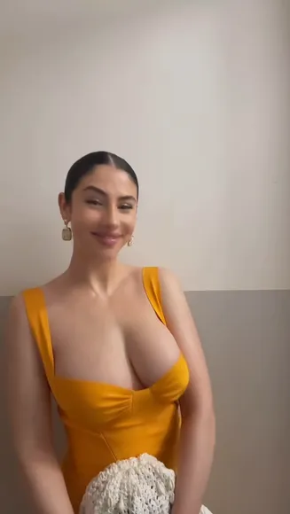 Maud Yellow Dress Cleavage OnlyFans Video Leaked