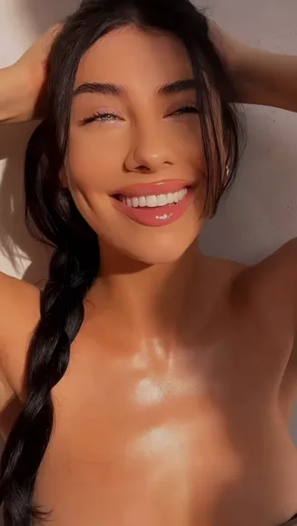 Maud Topless Sunlit Tease OnlyFans Video Leaked