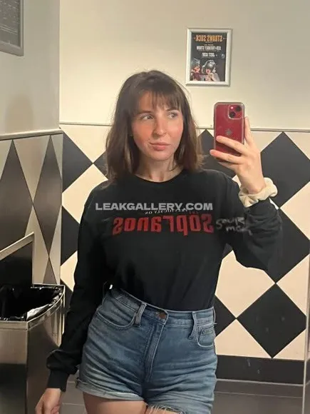 Megan Bitchell Denim Shorts Selfie OnlyFans Photo Leaked