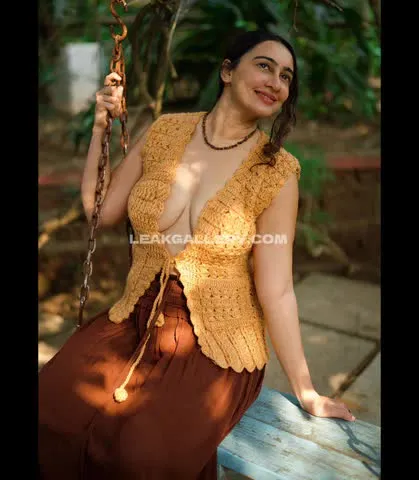 Megha8shukla Deep V-Neck Crochet Top OnlyFans Photo Leaked