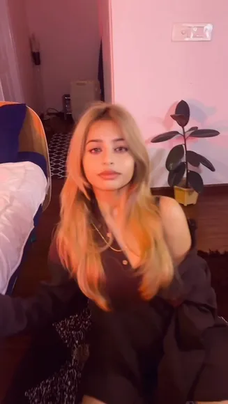 Meghashaww Off-Shoulder Top Tease OnlyFans Video Leaked