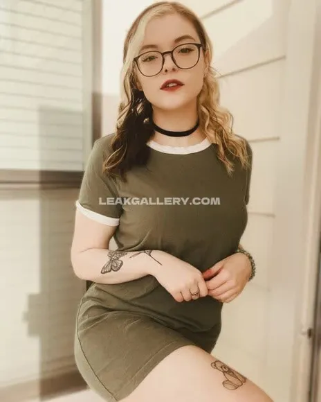 Megkaylee Thigh-High Skirt Tease OnlyFans Photo Leaked