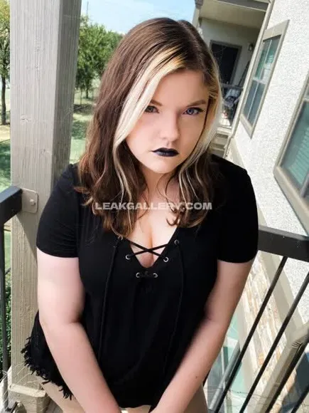 Megkaylee Black Lipstick Stare OnlyFans Photo Leaked