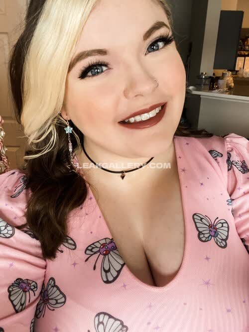 Megkaylee Pink Butterfly Top Tease OnlyFans Photo Leaked