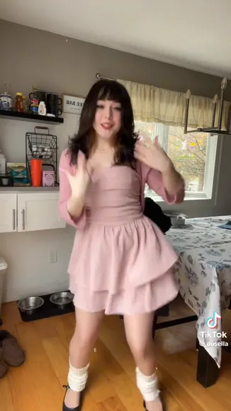 Meikasama Pink Dress Twirling OnlyFans Video Leaked