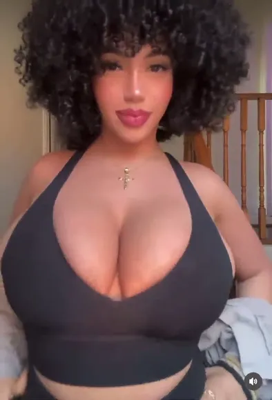 Meldadel Deep V Bra Tease OnlyFans Video Leaked