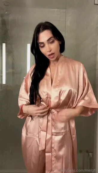 Melgfit Silk Robe Tease OnlyFans Video Leaked