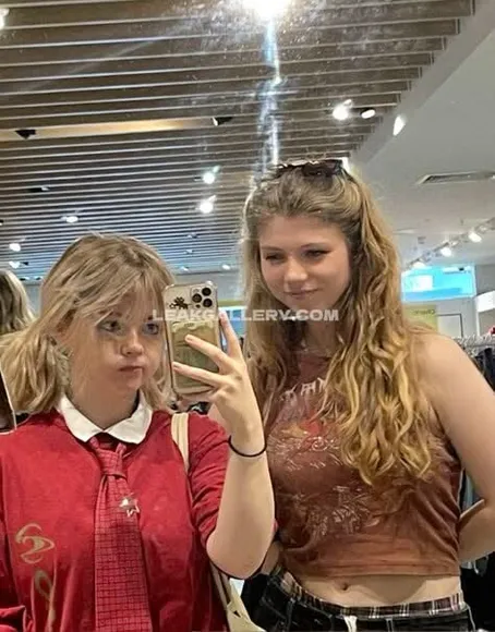 Melinks__ Crop Top Plaid Skirt OnlyFans Photo Leaked