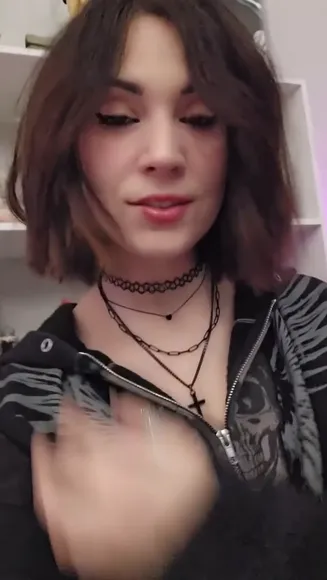 Meloniemac Zipped Hoodie Tease OnlyFans Video Leaked