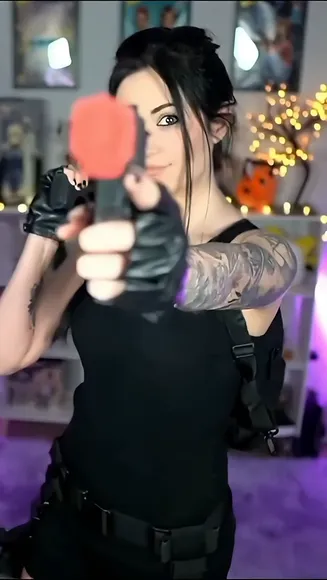 Meloniemac Tactical Crop Top Tease OnlyFans Video Leaked
