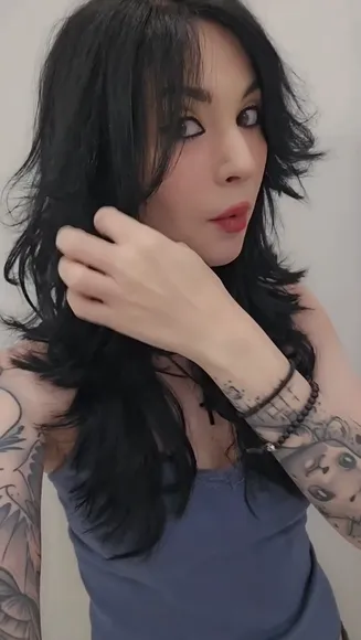 Meloniemac Tattooed Arms Tease OnlyFans Video Leaked