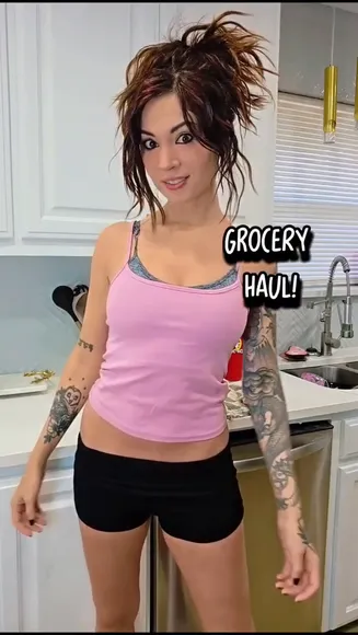 Meloniemac Pink Tank Top Tease OnlyFans Video Leaked