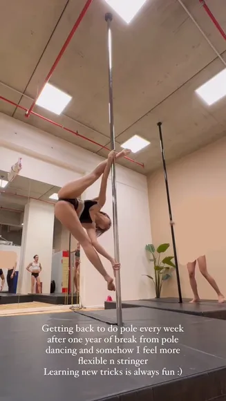 Meowko Pole Dancing Flexibility Display OnlyFans Video Leaked