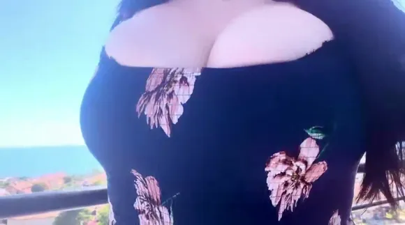 Meowsyvt Low-Cut Floral Top OnlyFans Video Leaked