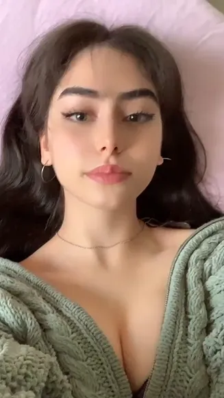 Merswebb Low Cut Sweater Tease OnlyFans Video Leaked