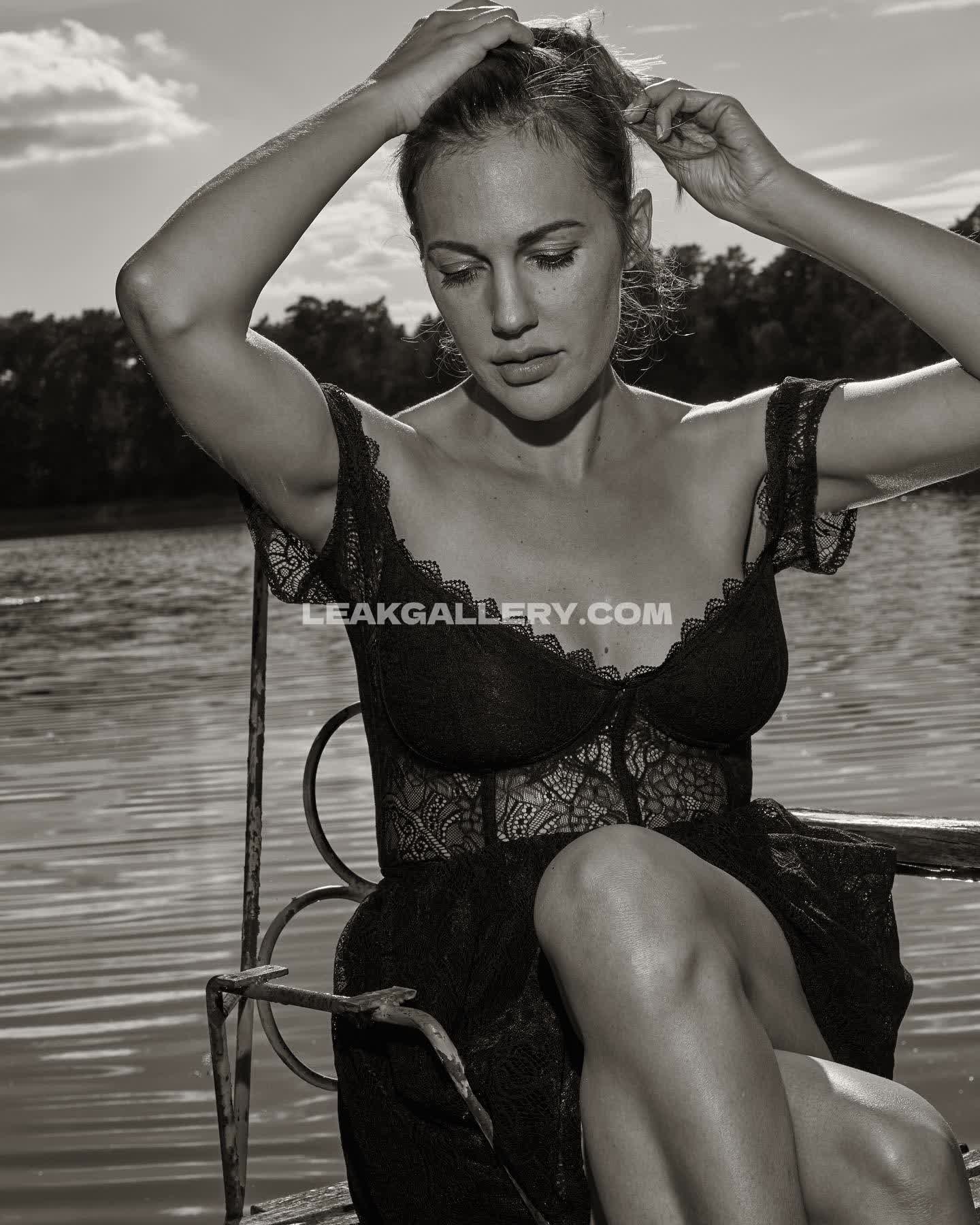 Meryemuzerlimeryem / meryem_uzerli Exclusive Leaked Nude OnlyFans #13223561