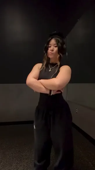 Mewlilayy Backless Bodysuit Tease OnlyFans Video Leaked
