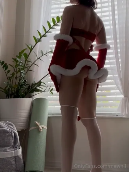 Mewnii Santa Thong Tease OnlyFans Video Leaked