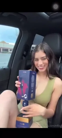 Mflau Green Dress Unboxing OnlyFans Video Leaked