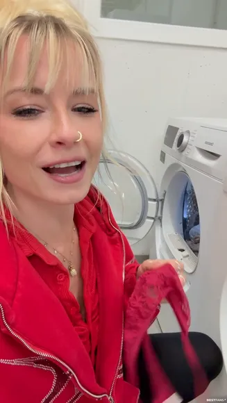 Miahard_ Red Hoodie Tease OnlyFans Video Leaked
