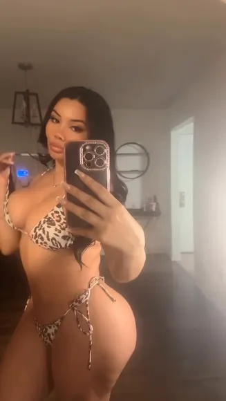 Miaxoxos Leopard Bikini Selfie Pose OnlyFans Video Leaked