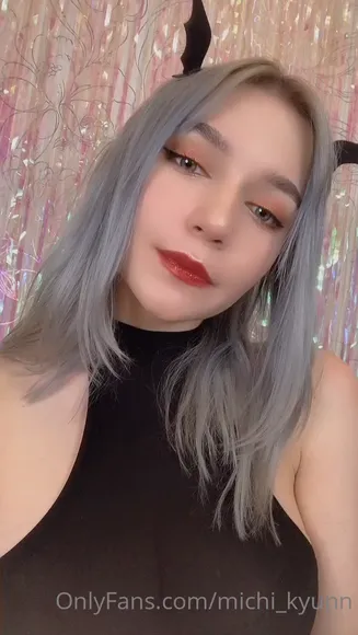 Michi_kyunn Black Halter Top Tease OnlyFans Video Leaked