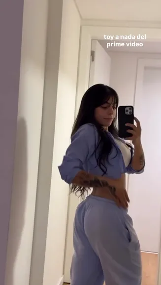 Michiuwu18 Midriff Baring Crop Top OnlyFans Video Leaked