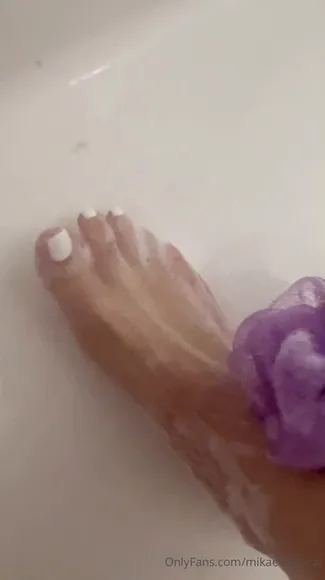 Mikaelapascal Bare Feet Soaking OnlyFans Video Leaked