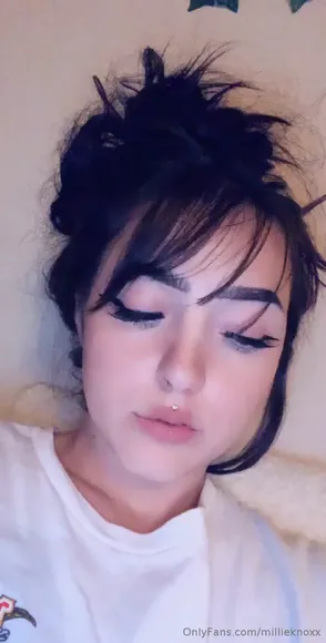 Milliemillz Close-Up Face Tease OnlyFans Video Leaked