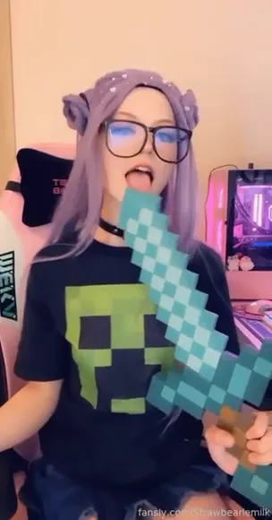 Mimibear Pixel Sword Play OnlyFans Video Leaked