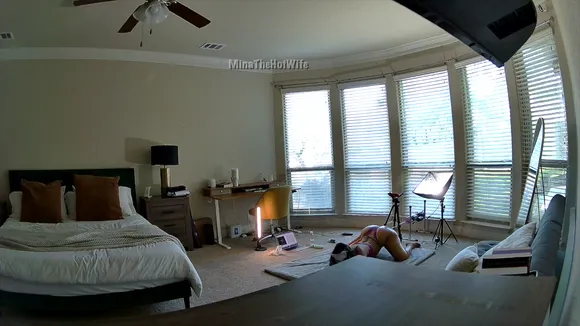 Minathehotwife Bare Ass On Floor OnlyFans Video Leaked