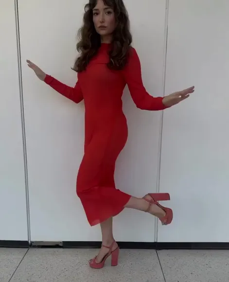 Mintmilana Red Dress Leg Lift OnlyFans Video Leaked