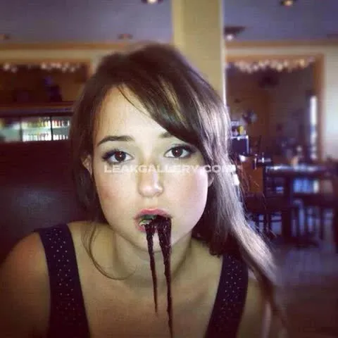 Mintmilana Chocolate Dripping From Lips OnlyFans Photo Leaked