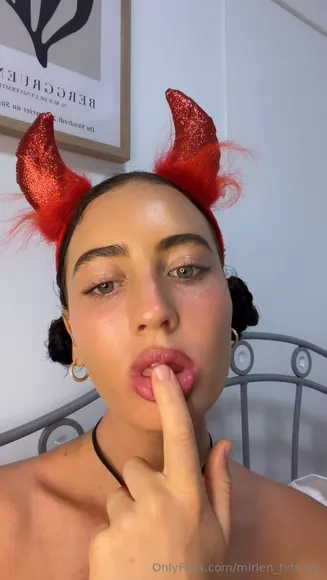 Mirlen_hitss Red Devil Horns Tease OnlyFans Video Leaked