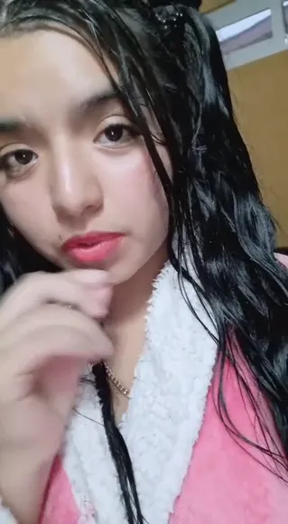 Mishf_rances Pink Robe Schoolgirl Pose OnlyFans Video Leaked