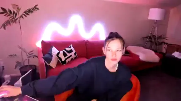 Missalice94 Black Sweatshirt Tease OnlyFans Video Leaked