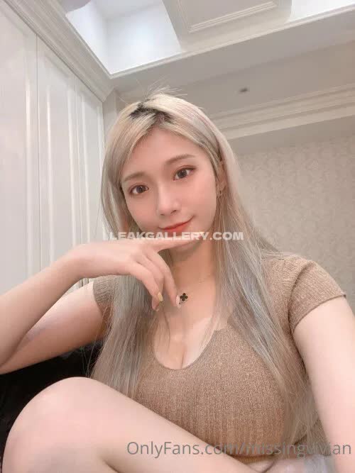 Missingvivian Low-Cut Top Tease OnlyFans Photo Leaked