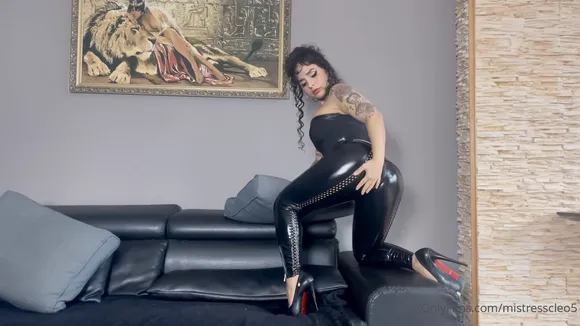 Mistress Latex Pants Ass Pose OnlyFans Video Leaked
