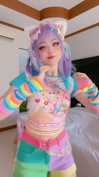 Mistykittyyy Colorful Crop Top Dance OnlyFans Video Leaked