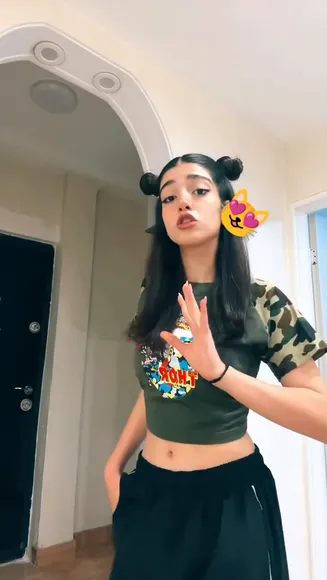 Mitooolixx Crop Top Belly Flash OnlyFans Video Leaked