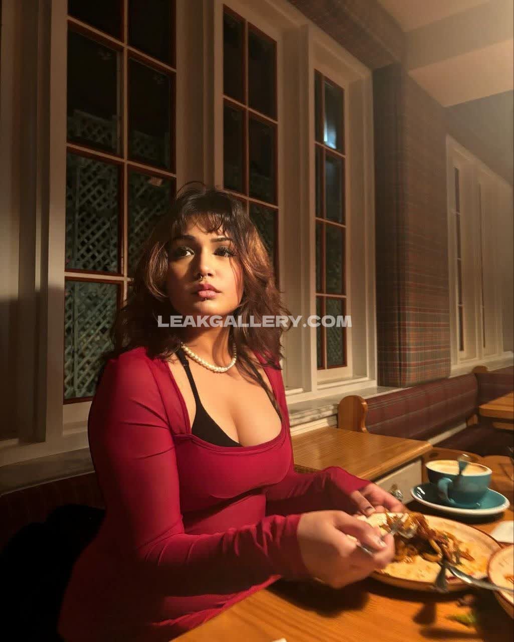 Miyaawat Red Top Dining Tease OnlyFans Photo Leaked