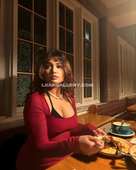 Miyaawat Red Top Dining Tease OnlyFans Photo Leaked