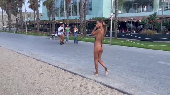 Monikafox Naked Beach Walk OnlyFans Video Leaked