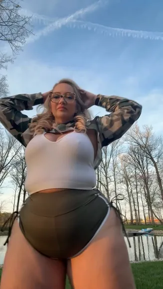 Moon_annie Thick Ass Bending Over OnlyFans Video Leaked