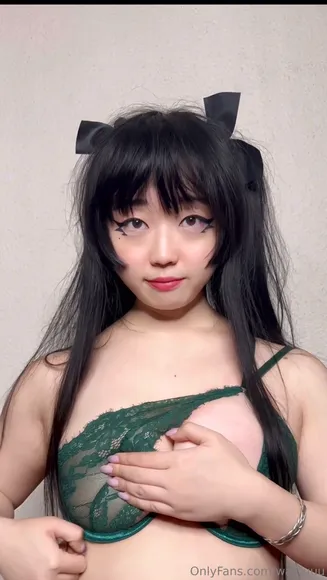 Mooncakeeva Green Lace Bra Tease OnlyFans Video Leaked